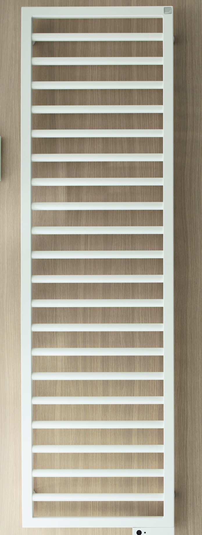 Subway_1 Zehnder Badheizkörper Subway SUB-130-045 weiss1261x450 mm, mit Mittelanschluss