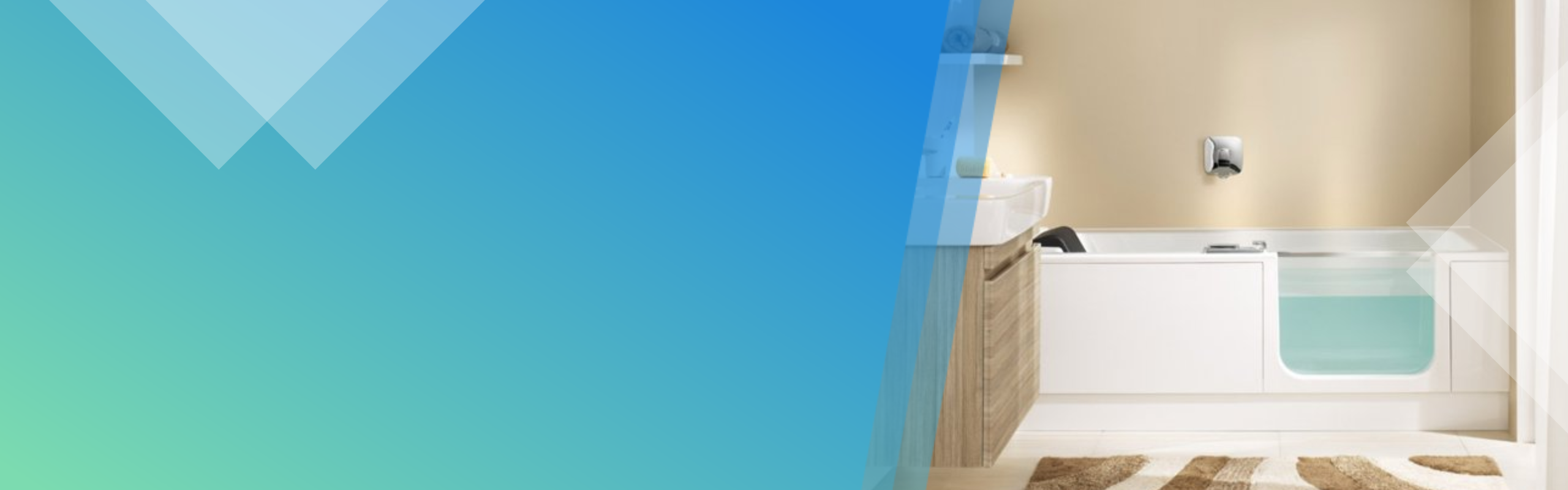 Badewanne komfortabel Weiße Badewanne mit tiefem Einstieg und großzügigem, rutschfestem Rand. Die Wanne kann mit stabilen Haltegriffen an den Seiten ausgestattet werden, die das sichere Ein- und Aussteigen erleichtern. Die Badewanne steht frei zugänglich, ohne Hindernisse davor